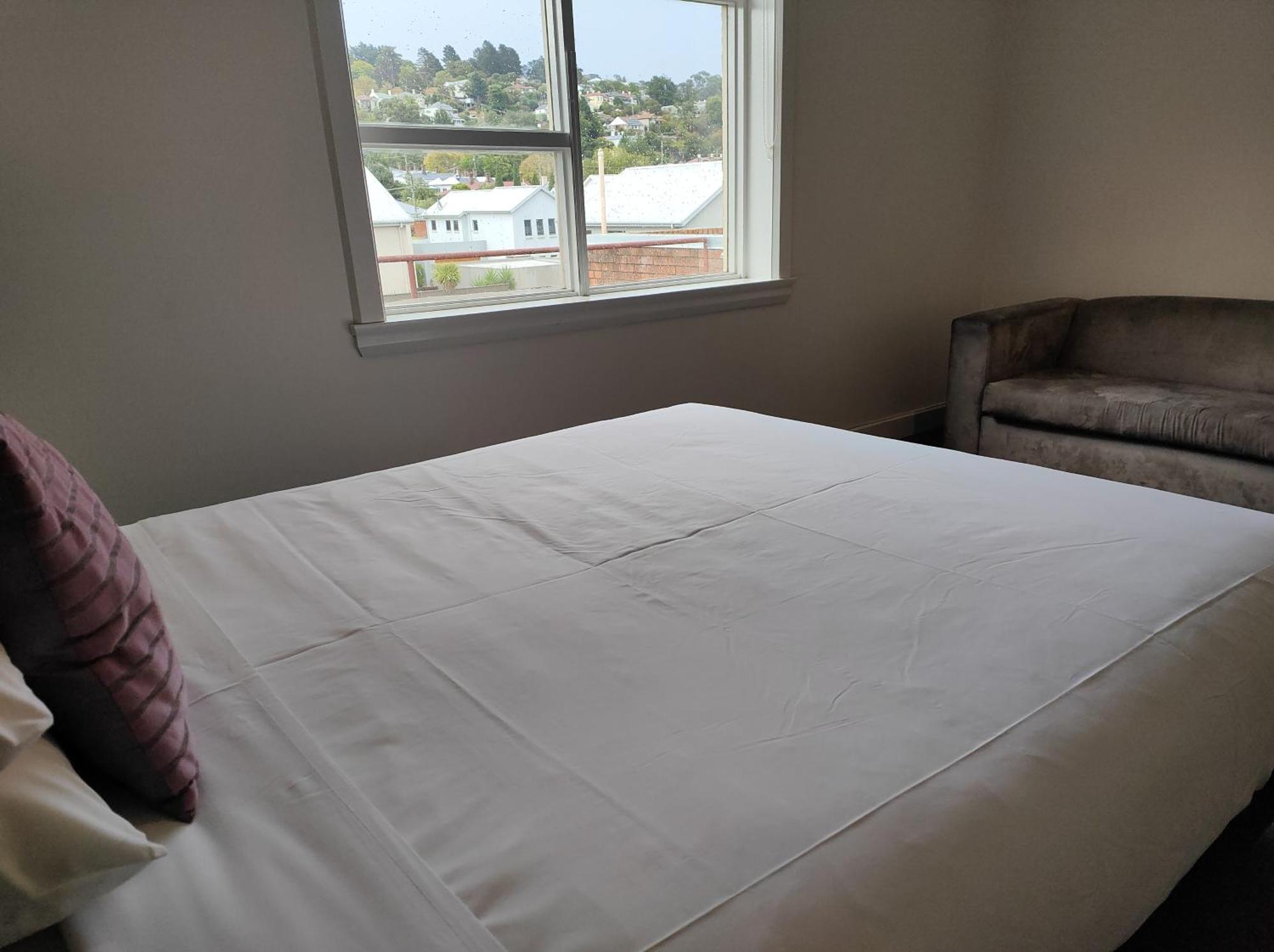 לונסטון Centennial Inn On Bathurst מראה חיצוני תמונה