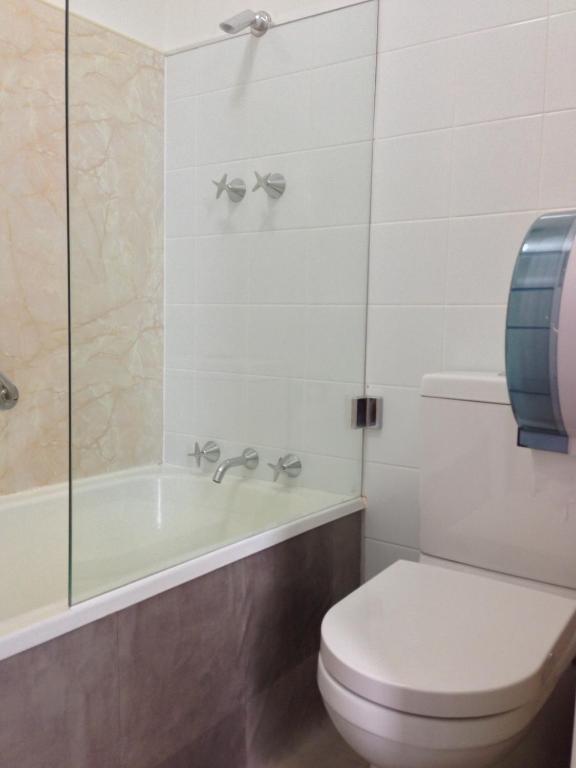 לונסטון Centennial Inn On Bathurst חדר תמונה